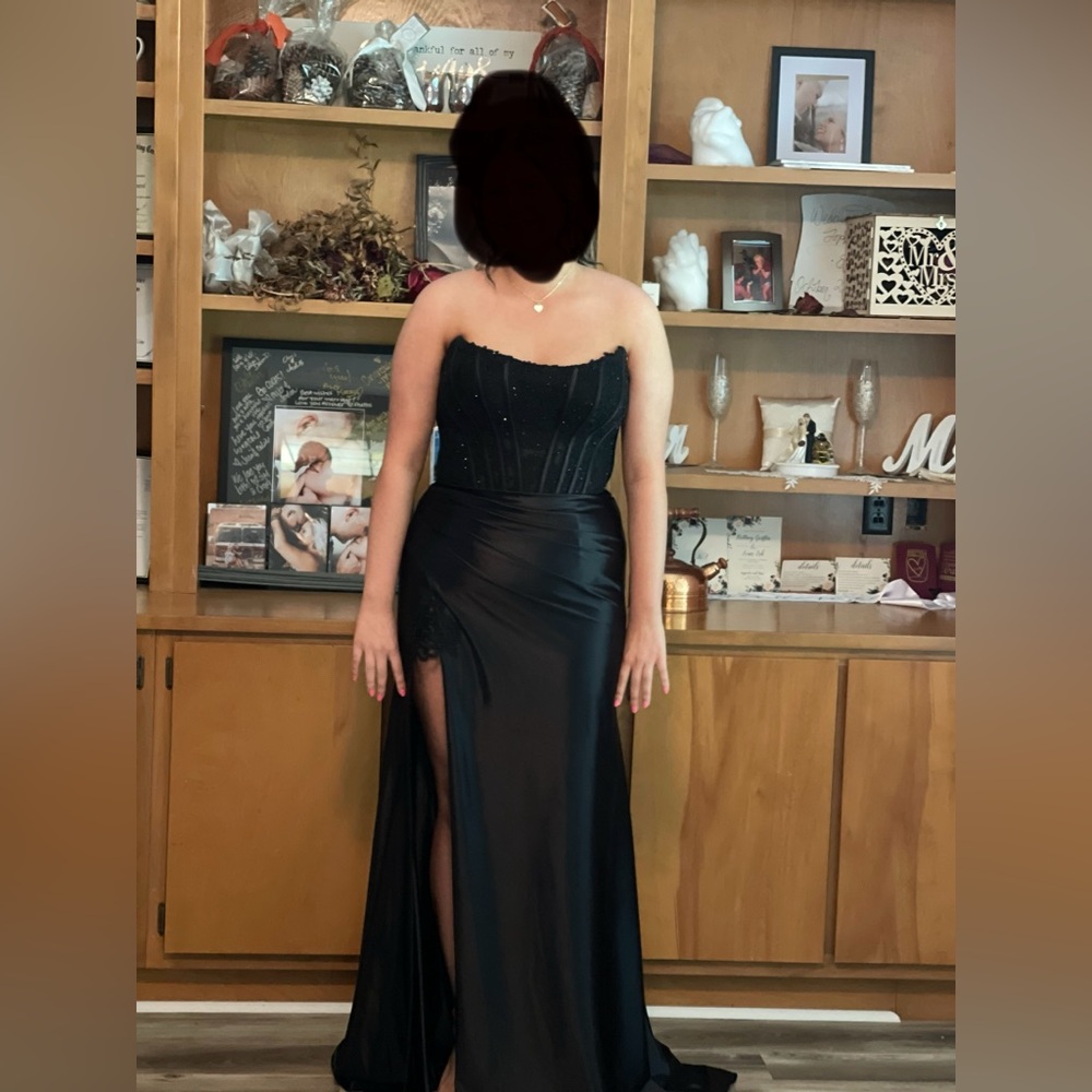 I’m selling my Sherri hill dress I wore for my senior prom